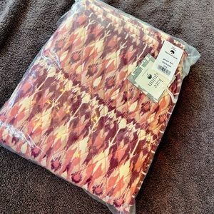 Kate Quinn Ginger iKat Quilt - NIB